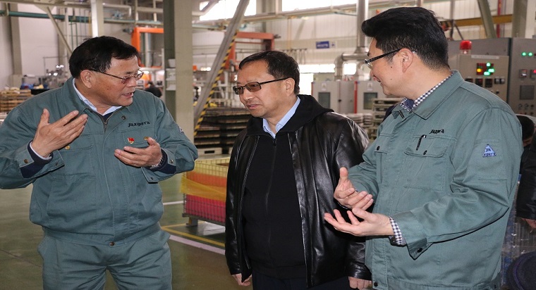 長虹佳華到公司傳經送寶